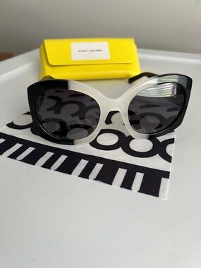 NWOT Marc Jacobs Two-Tone Oversized Cat Eye Sunglasses - Black & White